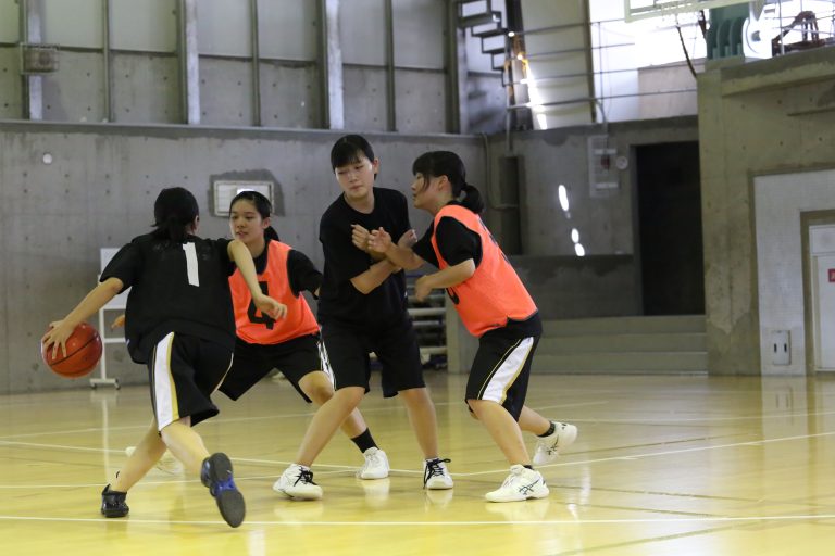 【バスケ用語】「スイッチ」とは？ 意味・使い方・上達法 バスケットボール上達塾：技から練習メニューまで動画でも公開中